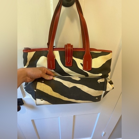 Dooney & Bourke Shoulder Tote Black and red - Picture 9 of 13